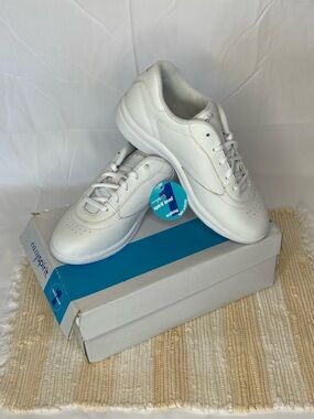 EASY SPIRIT WOMENS JPENERGETIC WHITE WALKING ACTIVE SNEAKER SHOE SZ 6.5W NEW BOX